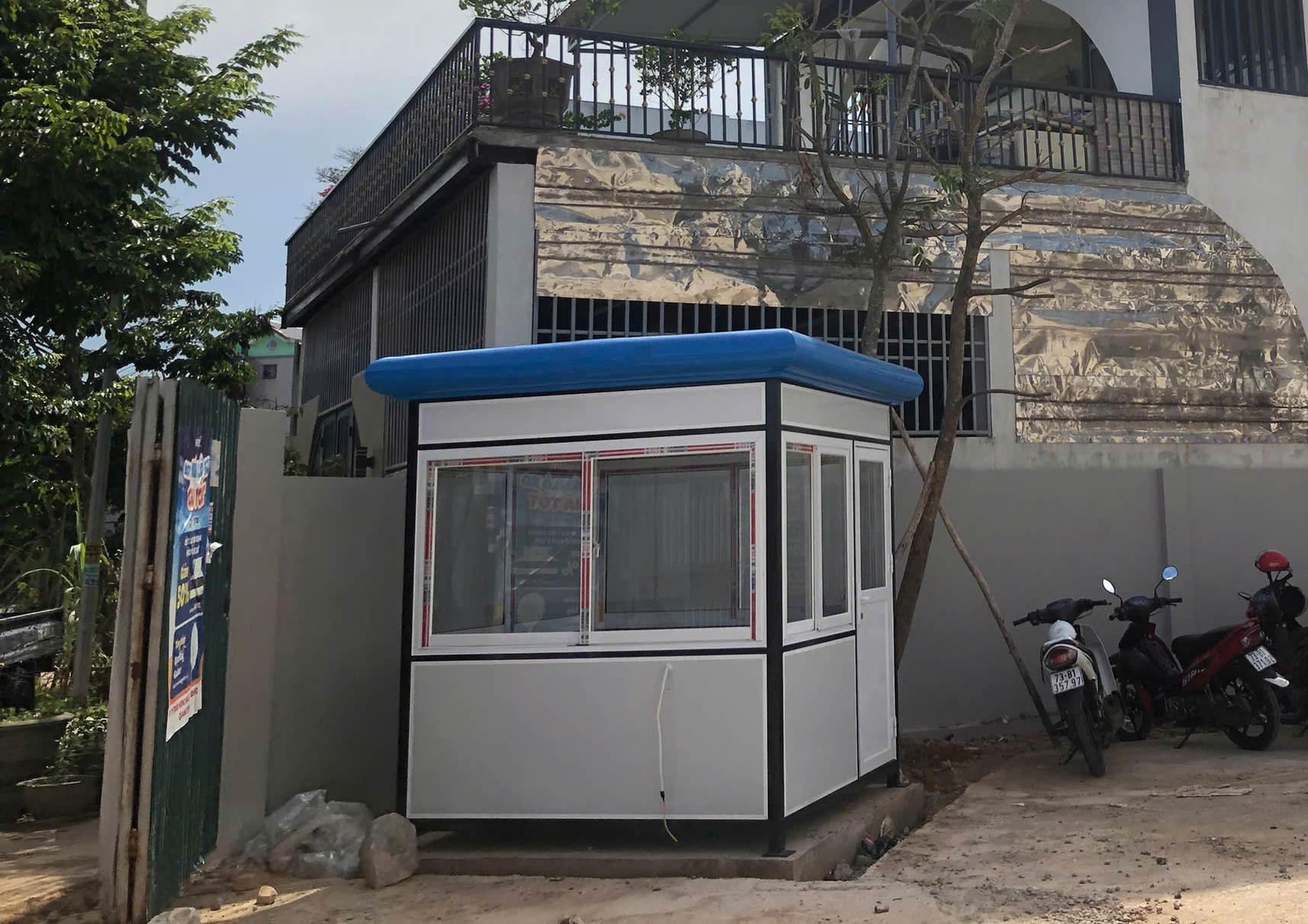 Bốt bảo vệ giá rẻ mái đúc nguyên khối từ composite