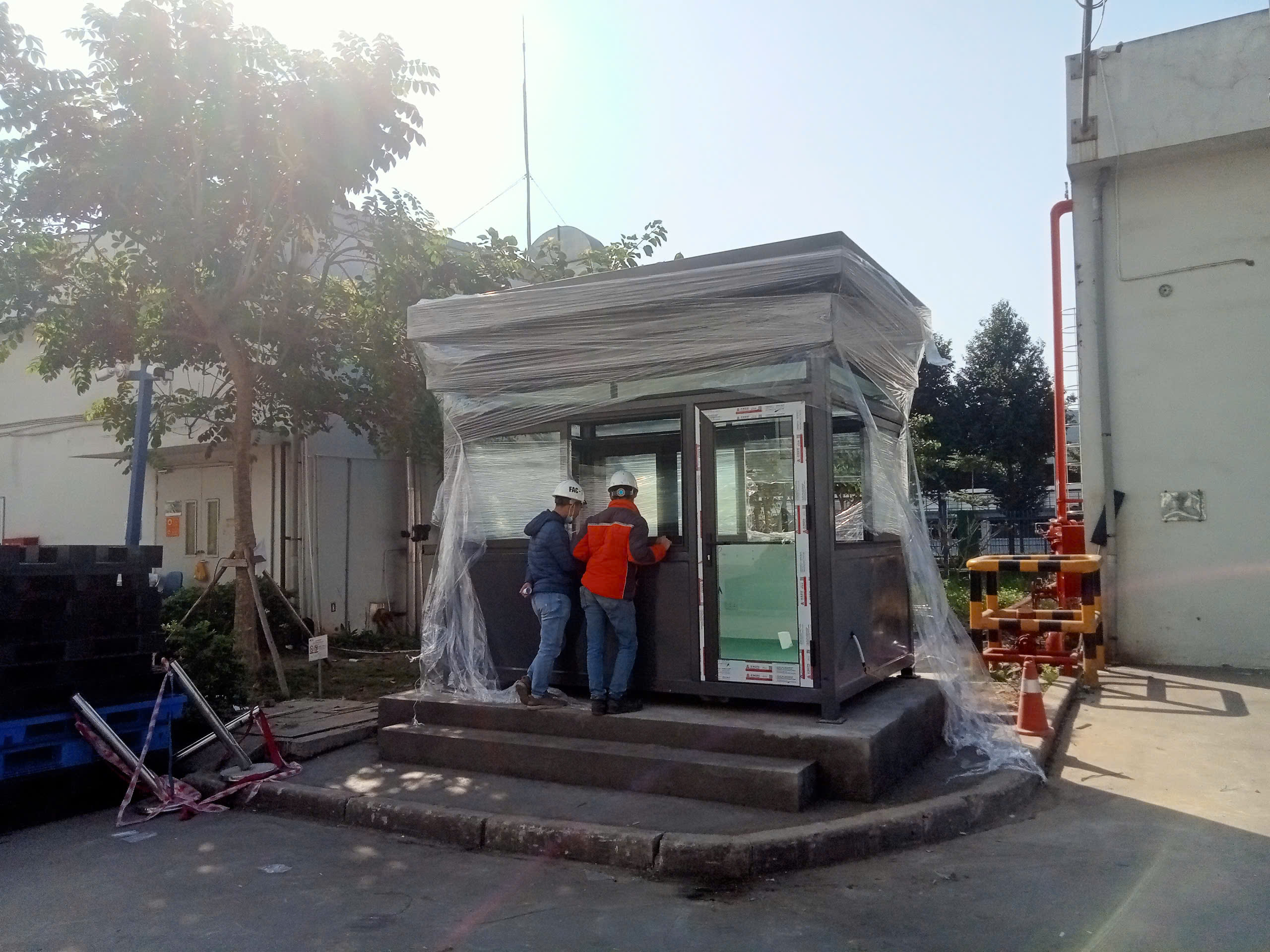 Chốt bảo vệ Handy Booths HS2.0x3.0 dùng composite cho phần maí và nội thất