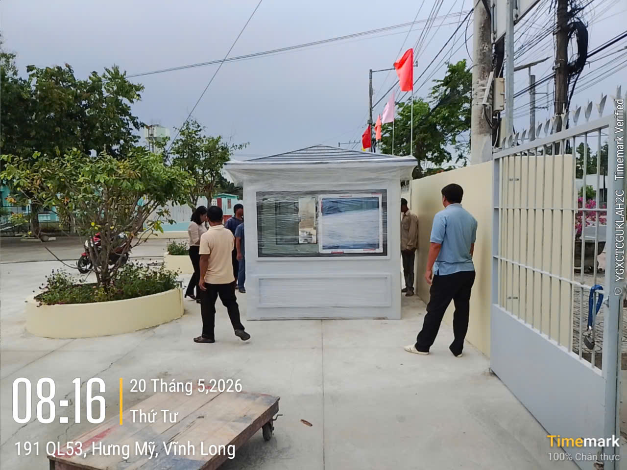 Bốt bảo vệ mái nhọn